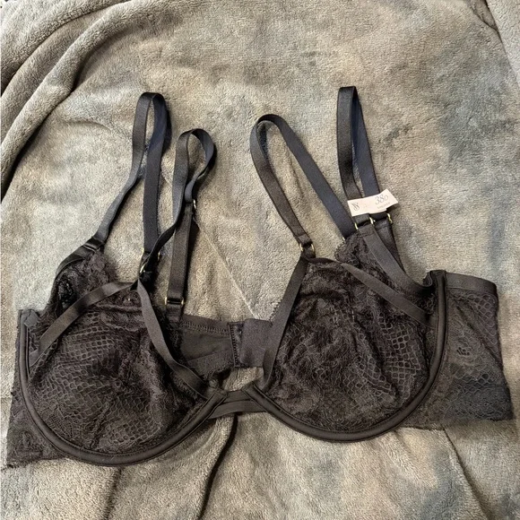 Victoria’s Secret low cut Demi bra - Picture 1 of 4